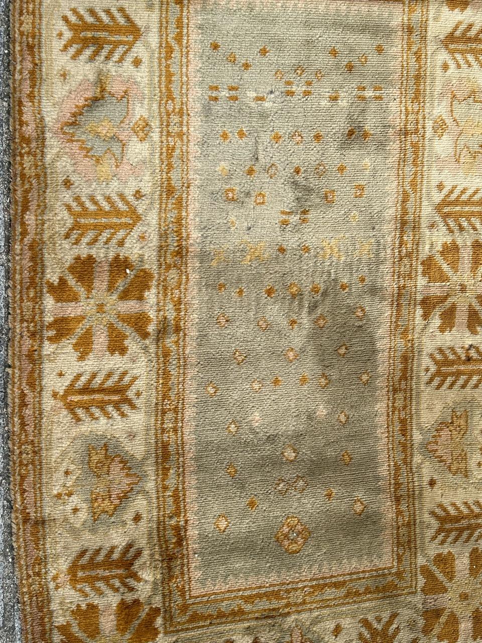 Nice vintage oushak style rug with a simple design and nice light colours, made in France by old mechanical looms, with wool.

✨✨✨
