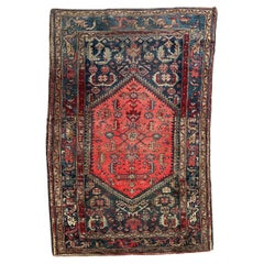 Le joli tapis tribal Hamadan du milieu du siècle de Bobyrug