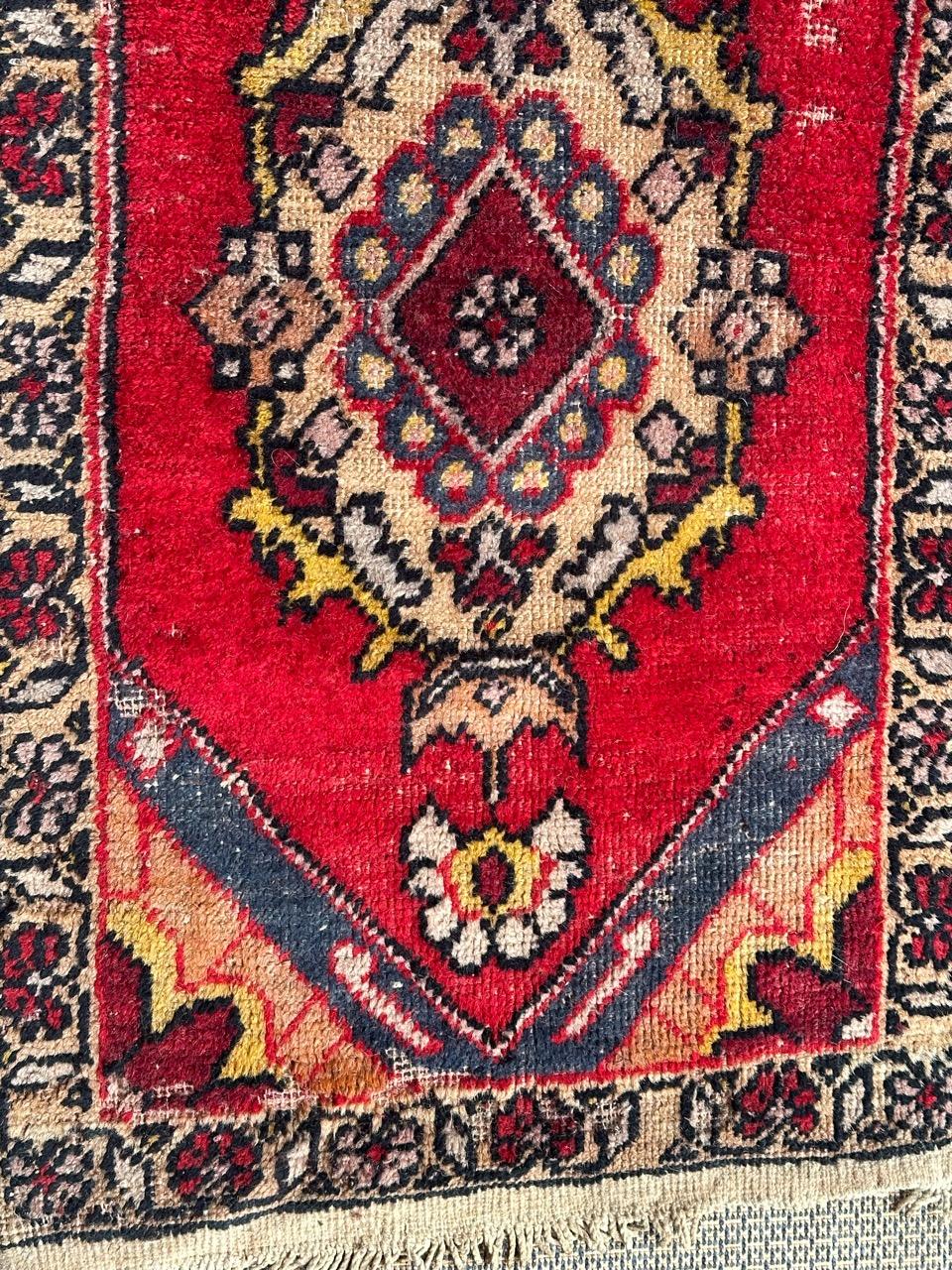 Hand-Knotted pretty mid century Turkish rug For Sale