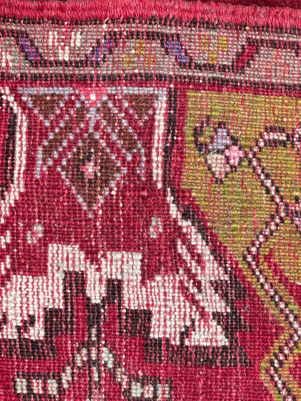 Bobyrugs hübscher türkischer Yastik-Teppich aus der Mitte des Jahrhunderts im Angebot 2