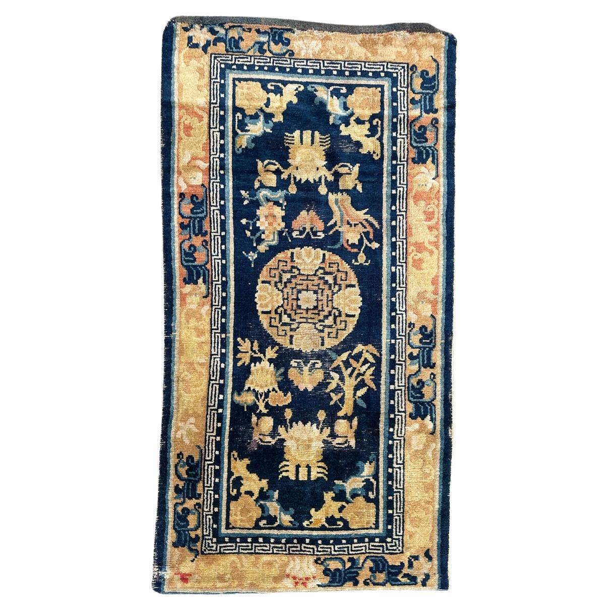Le tapis chinois antique très rare de Bobyrug
