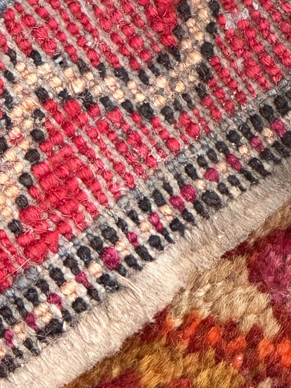 Bobyrugs hübscher kleiner Aserbaidschan-Teppich aus der Mitte des Jahrhunderts  im Angebot 7