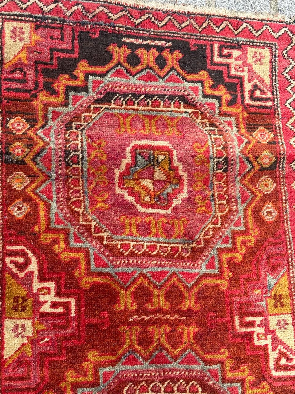 Bobyrugs hübscher kleiner Aserbaidschan-Teppich aus der Mitte des Jahrhunderts  (Aserbaidschanisch) im Angebot