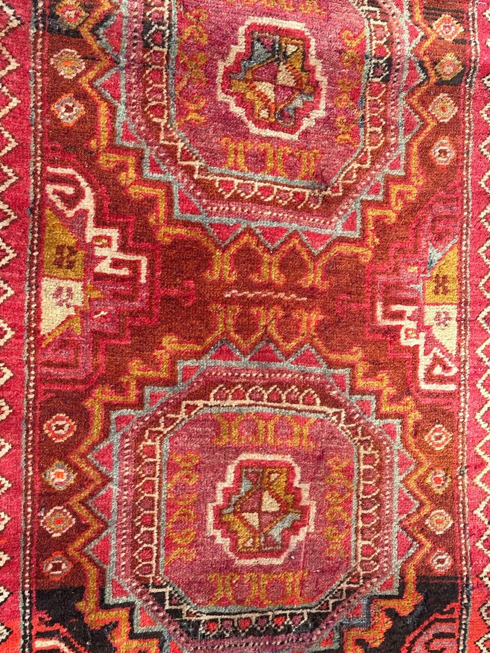 Bobyrugs hübscher kleiner Aserbaidschan-Teppich aus der Mitte des Jahrhunderts  (Handgeknüpft) im Angebot