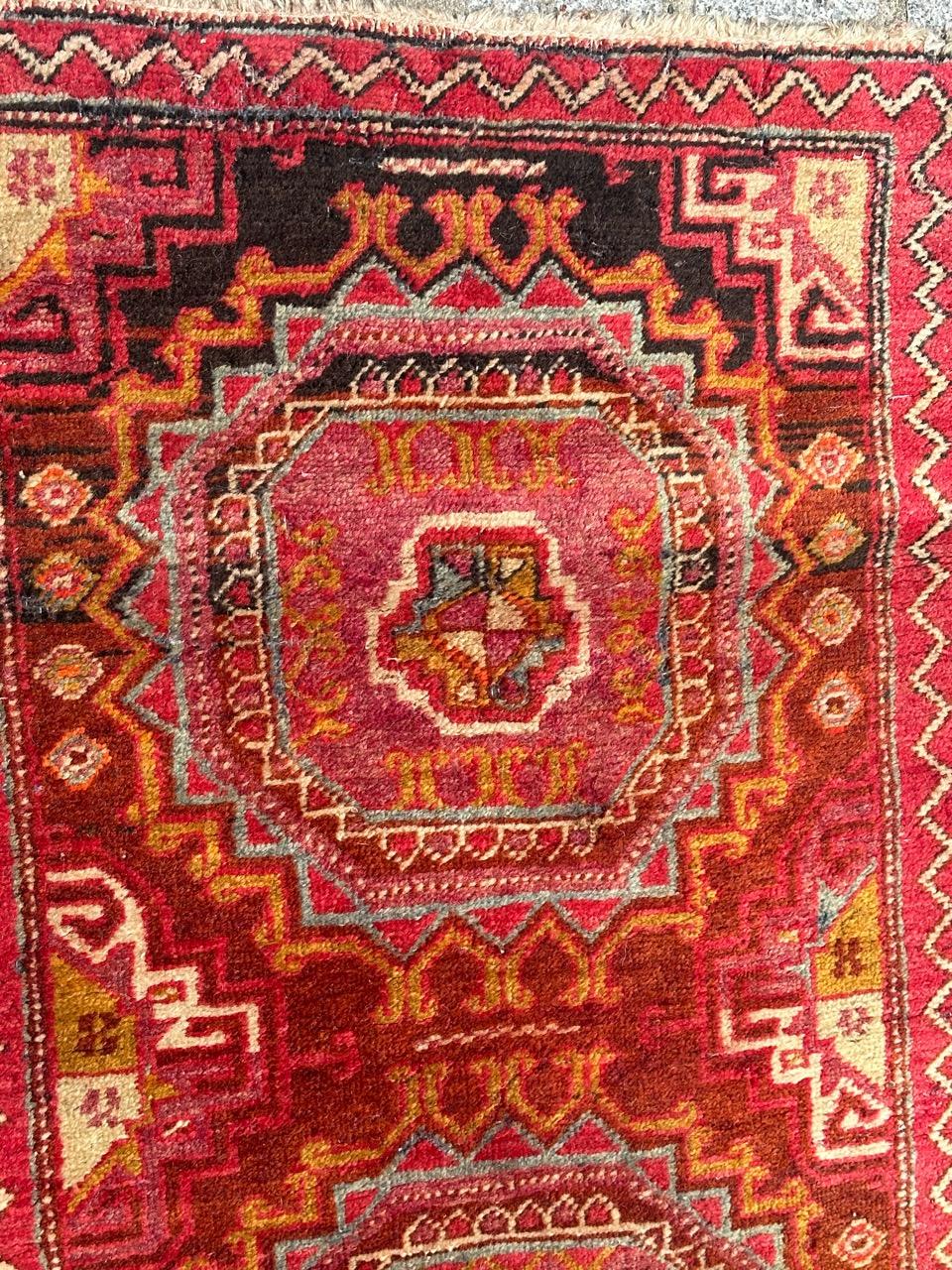 Bobyrug’s pretty small mid century Azerbaijan rug  In Fair Condition For Sale In Saint Ouen, FR