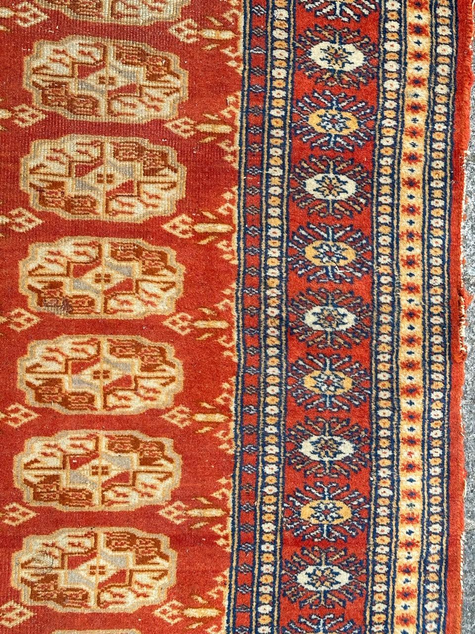 Bobyrug's hübscher kleiner pakistanischer Vintage-Teppich Bokhara-Design  (Handgeknüpft) im Angebot