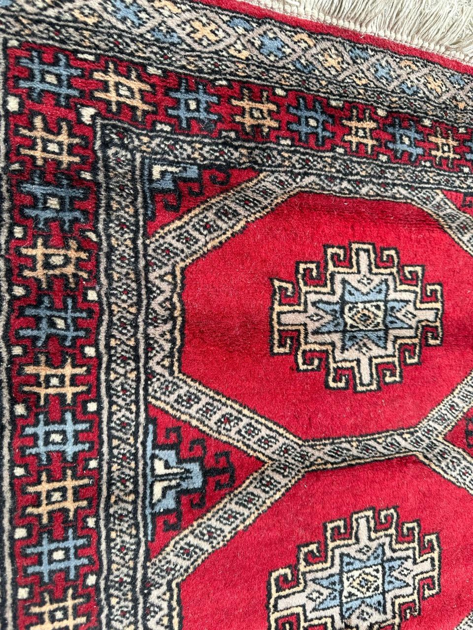  pretty small vintage Pakistani rug For Sale 3