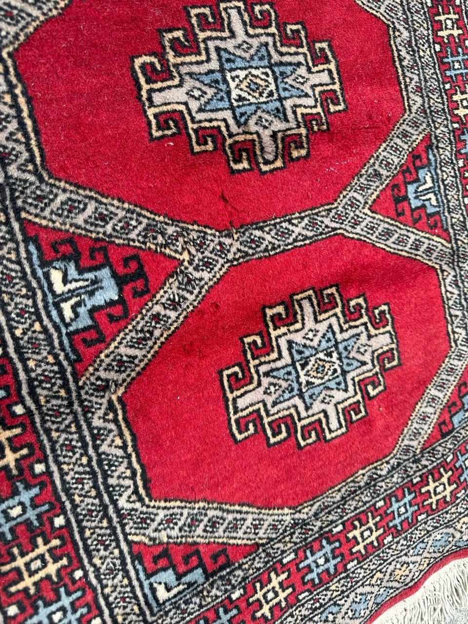  pretty small vintage Pakistani rug For Sale 4