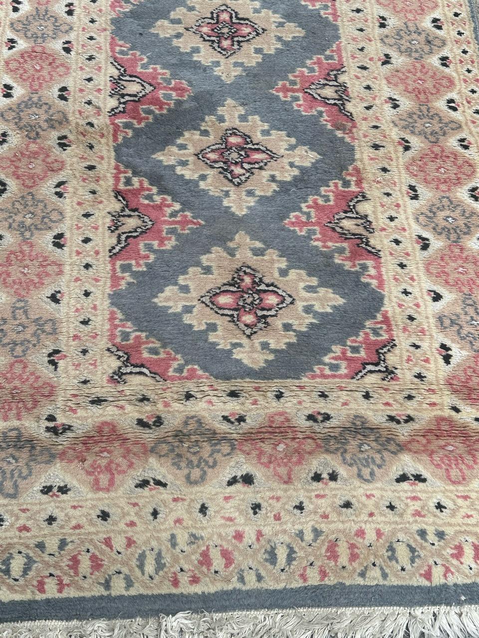  pretty small vintage Pakistani rug For Sale 4