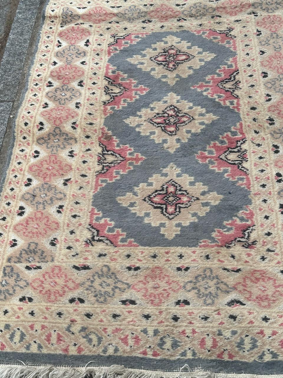  pretty small vintage Pakistani rug For Sale 5