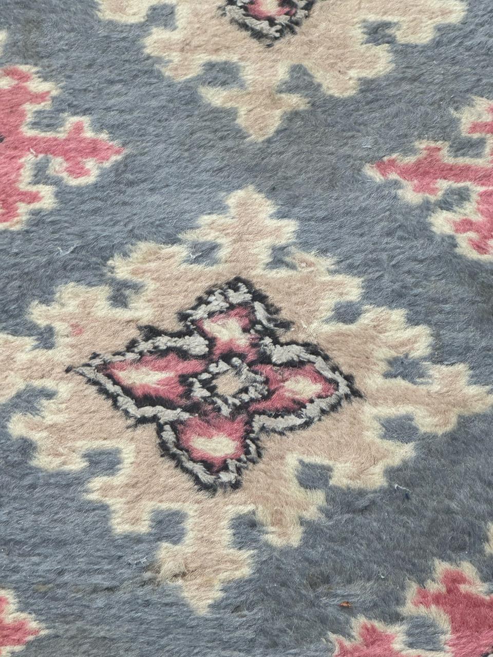 Kleiner, hübscher Pakistanischer Vintage-Teppich im Angebot 6