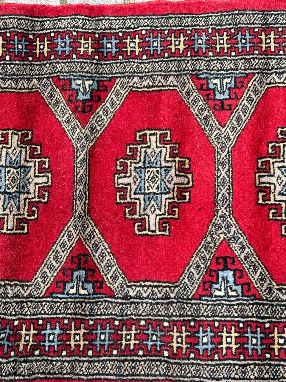 Bobyrugs hübscher kleiner pakistanischer Vintage-Teppich (Stammeskunst) im Angebot