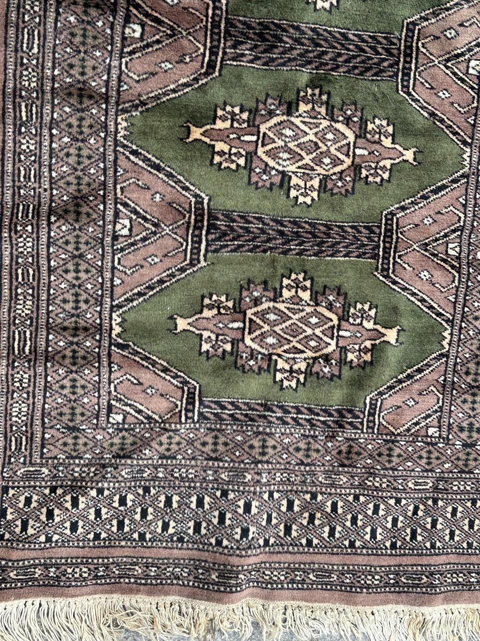 Hand-Knotted Bobyrug’s pretty small vintage Pakistani rug For Sale