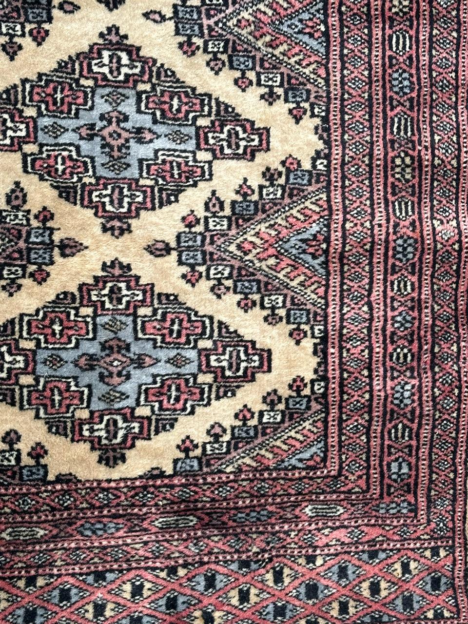 Pakistano piccolo e grazioso tappeto pakistano vintage in vendita