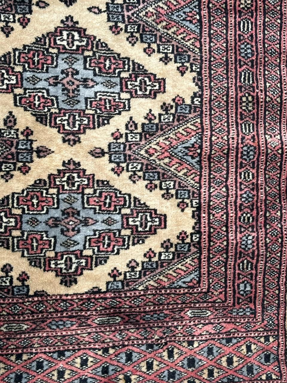 Hand-Knotted  pretty small vintage Pakistani rug For Sale