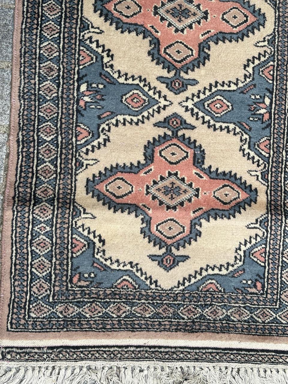 Hand-Knotted pretty small vintage Pakistani rug For Sale