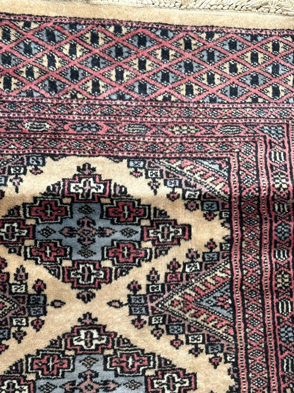 Annodato a mano piccolo e grazioso tappeto pakistano vintage in vendita