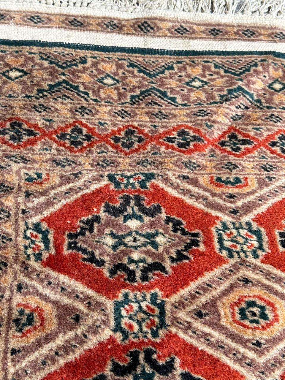 Late 20th Century pretty small vintage Pakistani rug For Sale