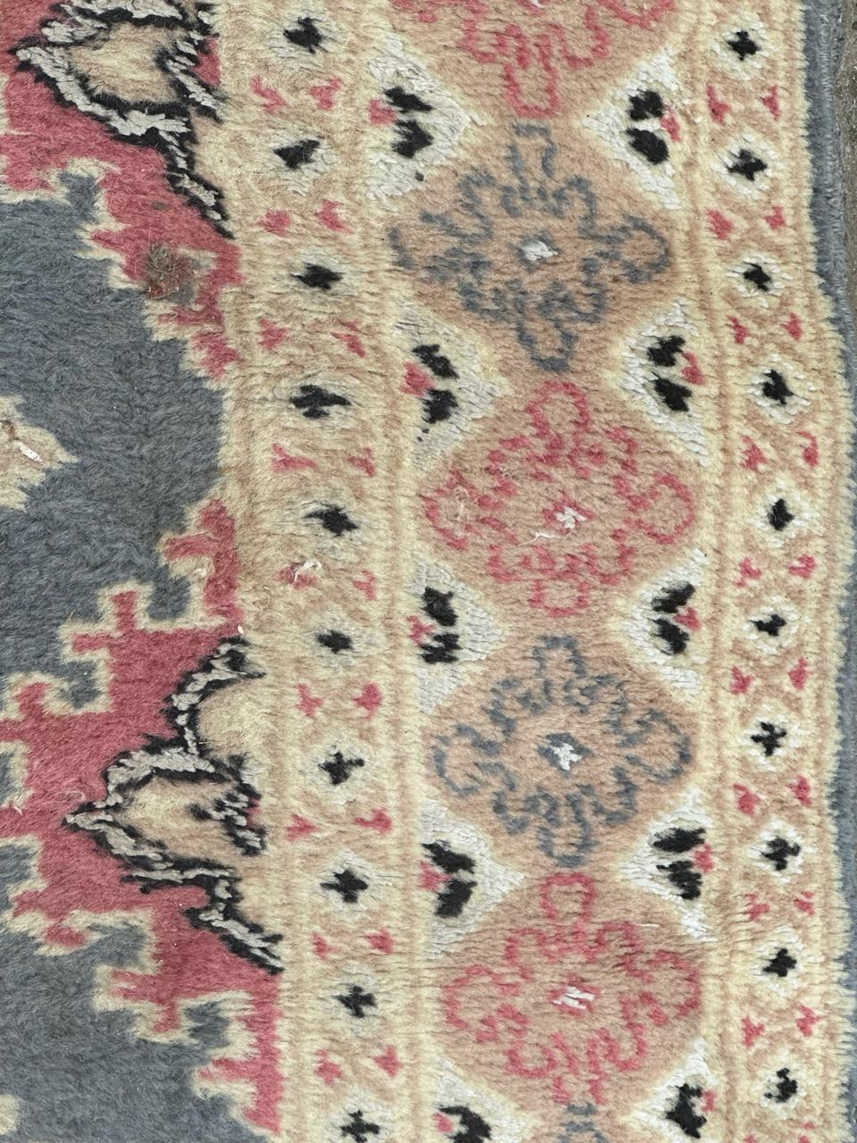 Late 20th Century  pretty small vintage Pakistani rug For Sale