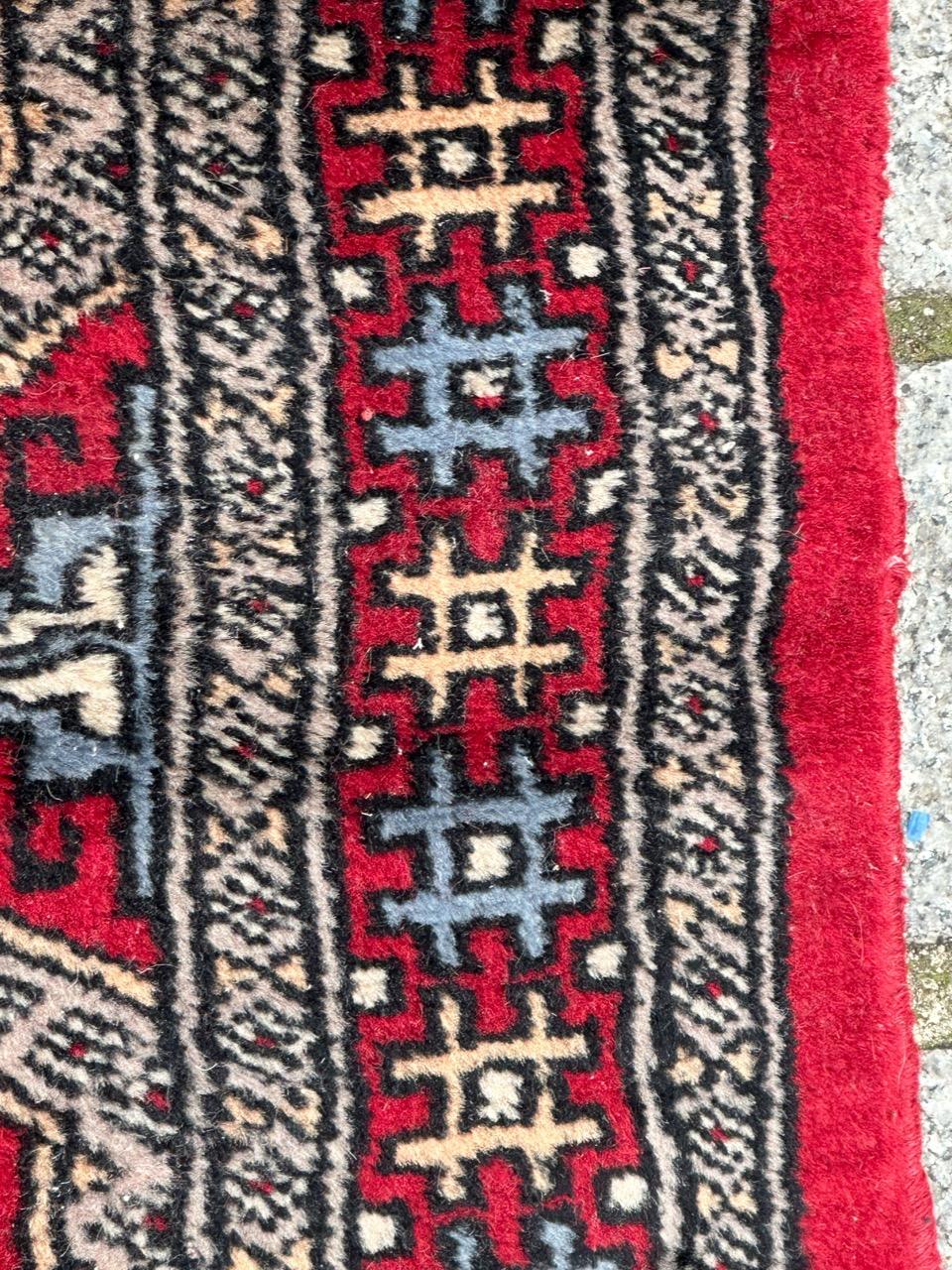 Wool  pretty small vintage Pakistani rug For Sale