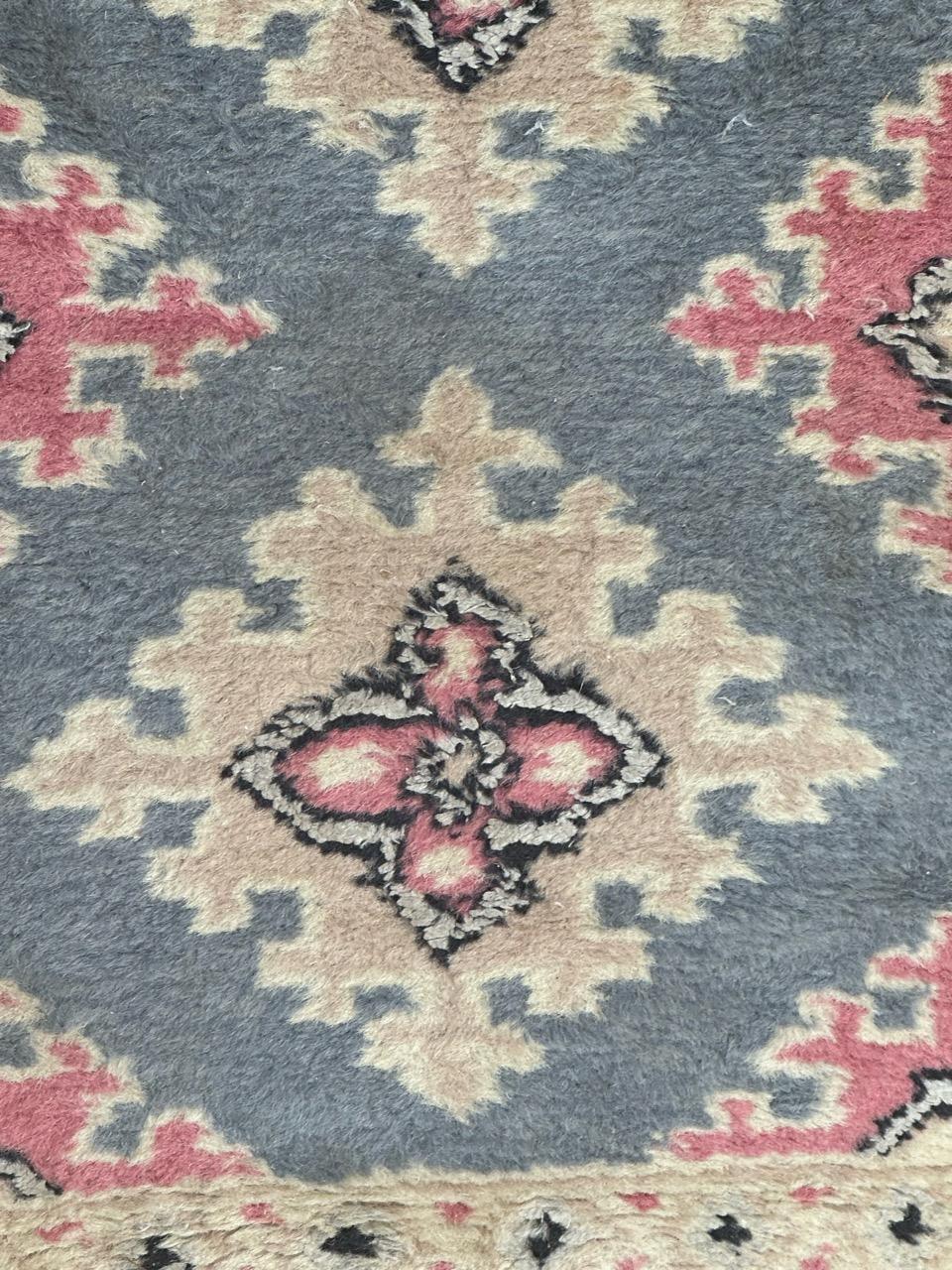 Wool  pretty small vintage Pakistani rug For Sale