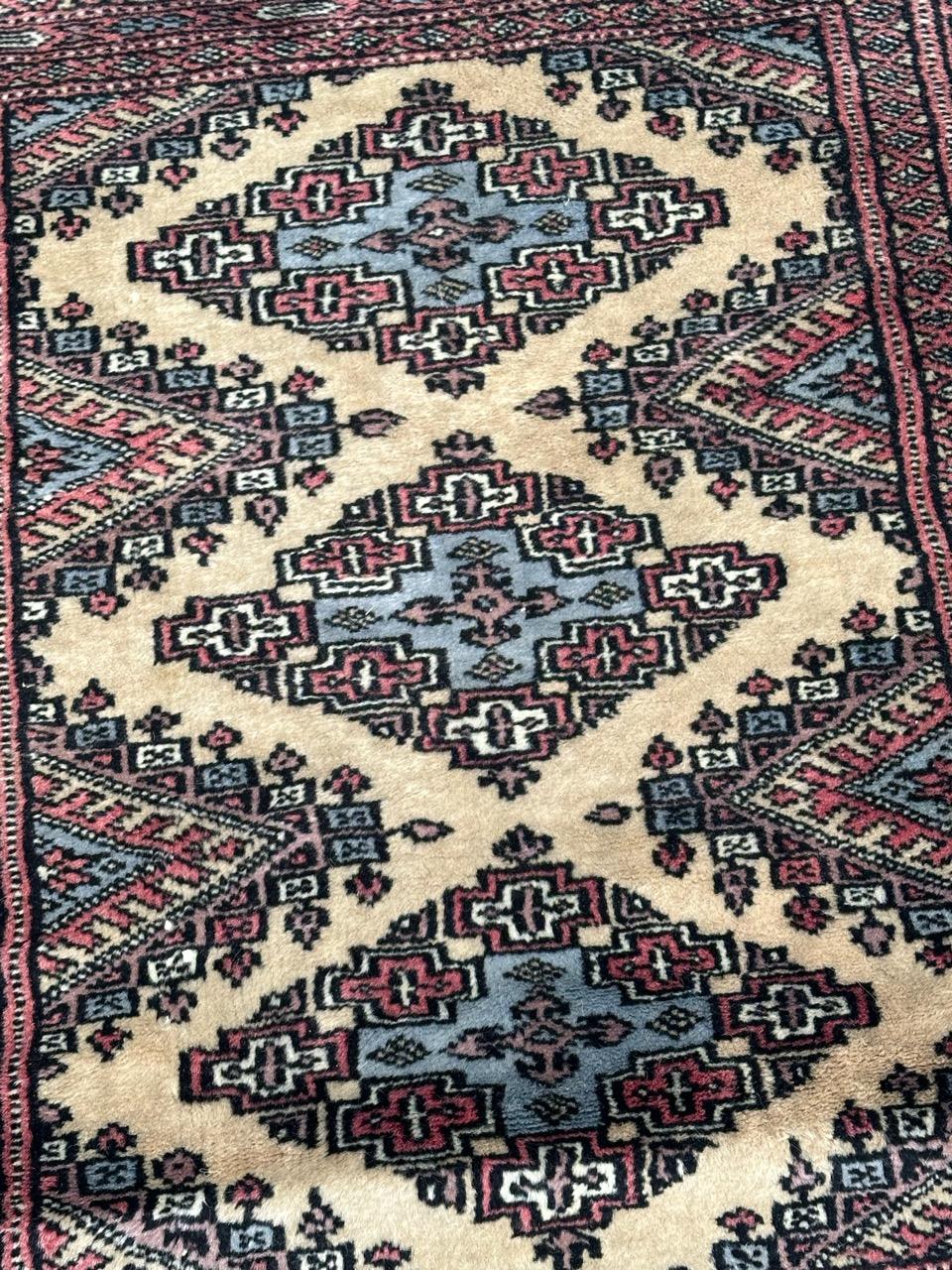 Fine XX secolo piccolo e grazioso tappeto pakistano vintage in vendita