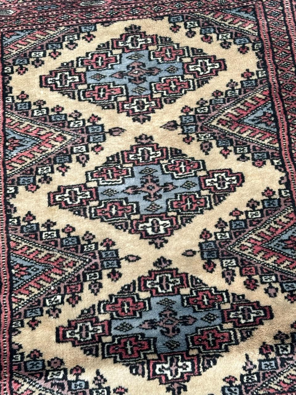 Wool  pretty small vintage Pakistani rug For Sale