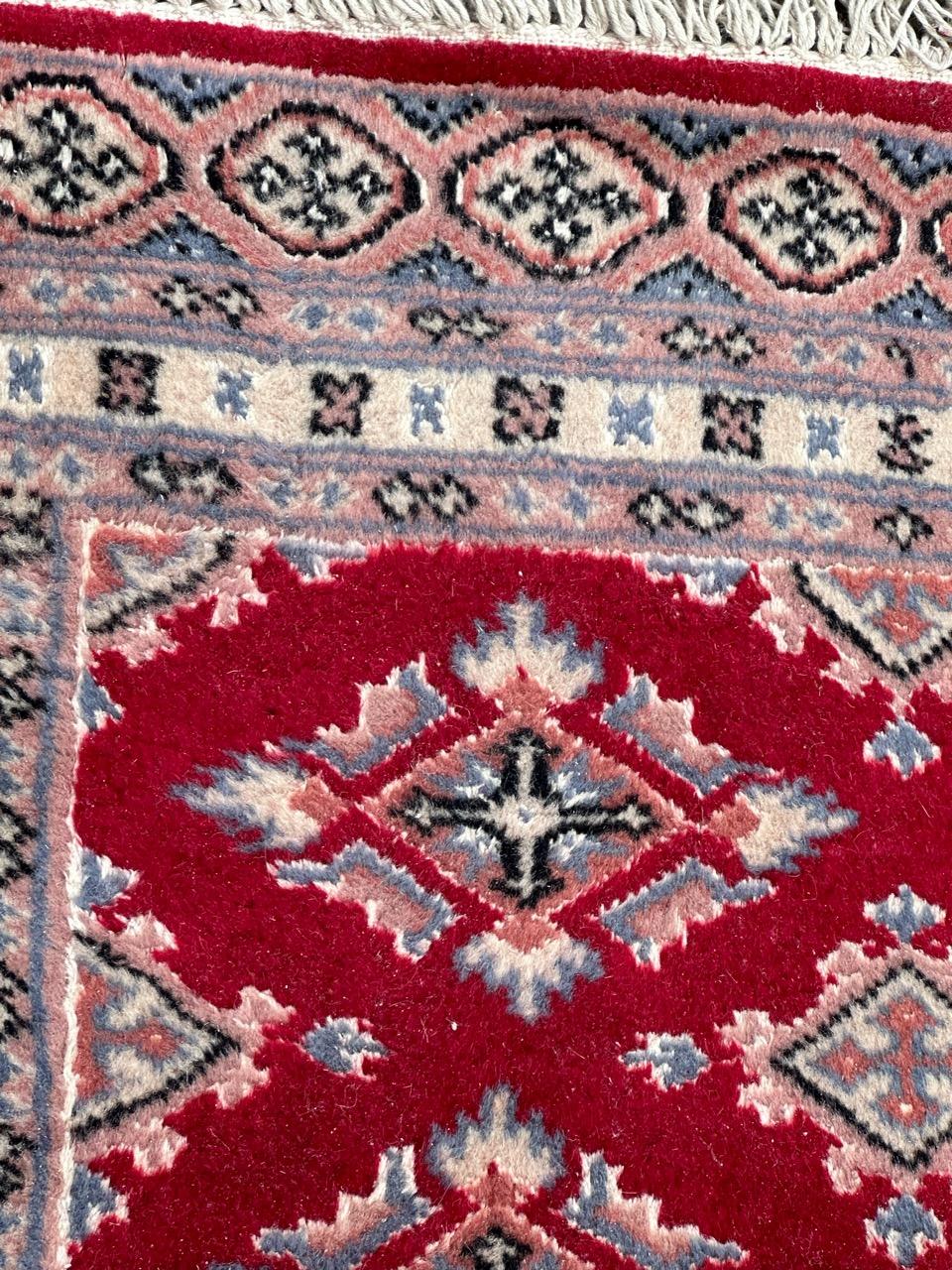 Bobyrugs hübscher kleiner pakistanischer Vintage-Teppich (Wolle) im Angebot