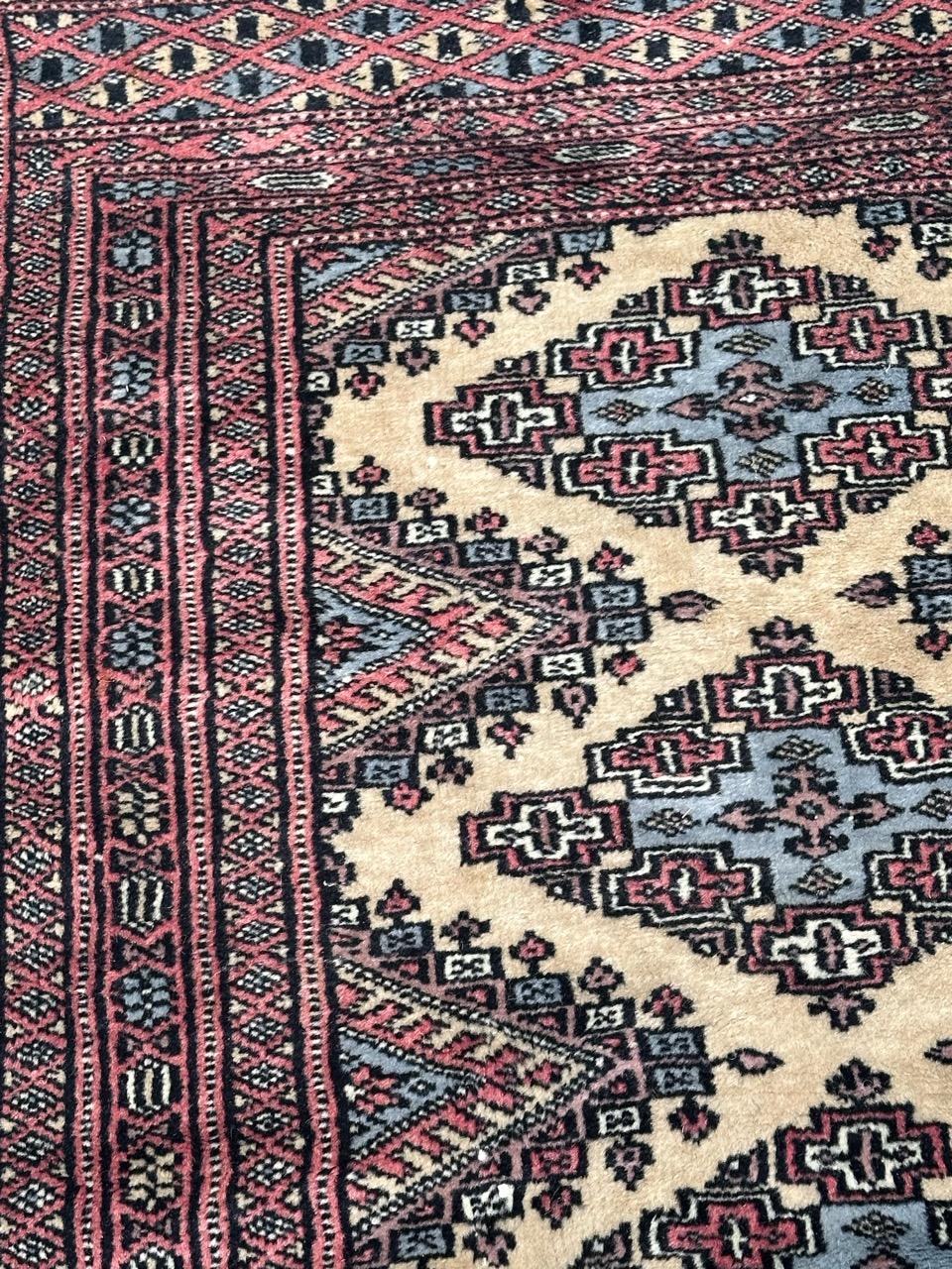 Lana piccolo e grazioso tappeto pakistano vintage in vendita