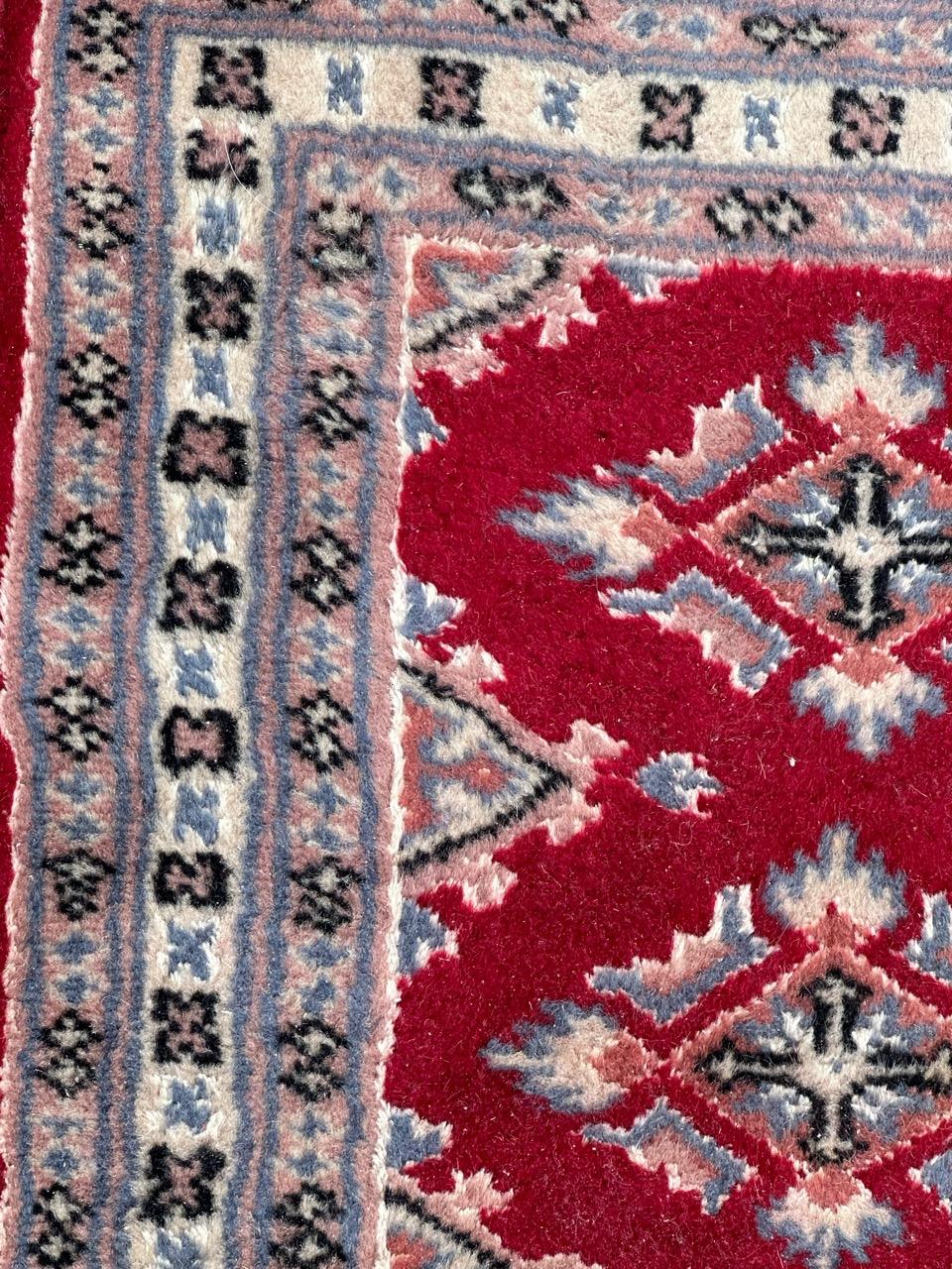 Bobyrugs hübscher kleiner pakistanischer Vintage-Teppich im Angebot 1