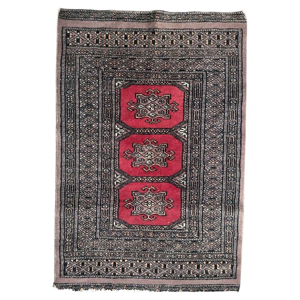 pretty small vintage Pakistani rug For Sale at 1stDibs