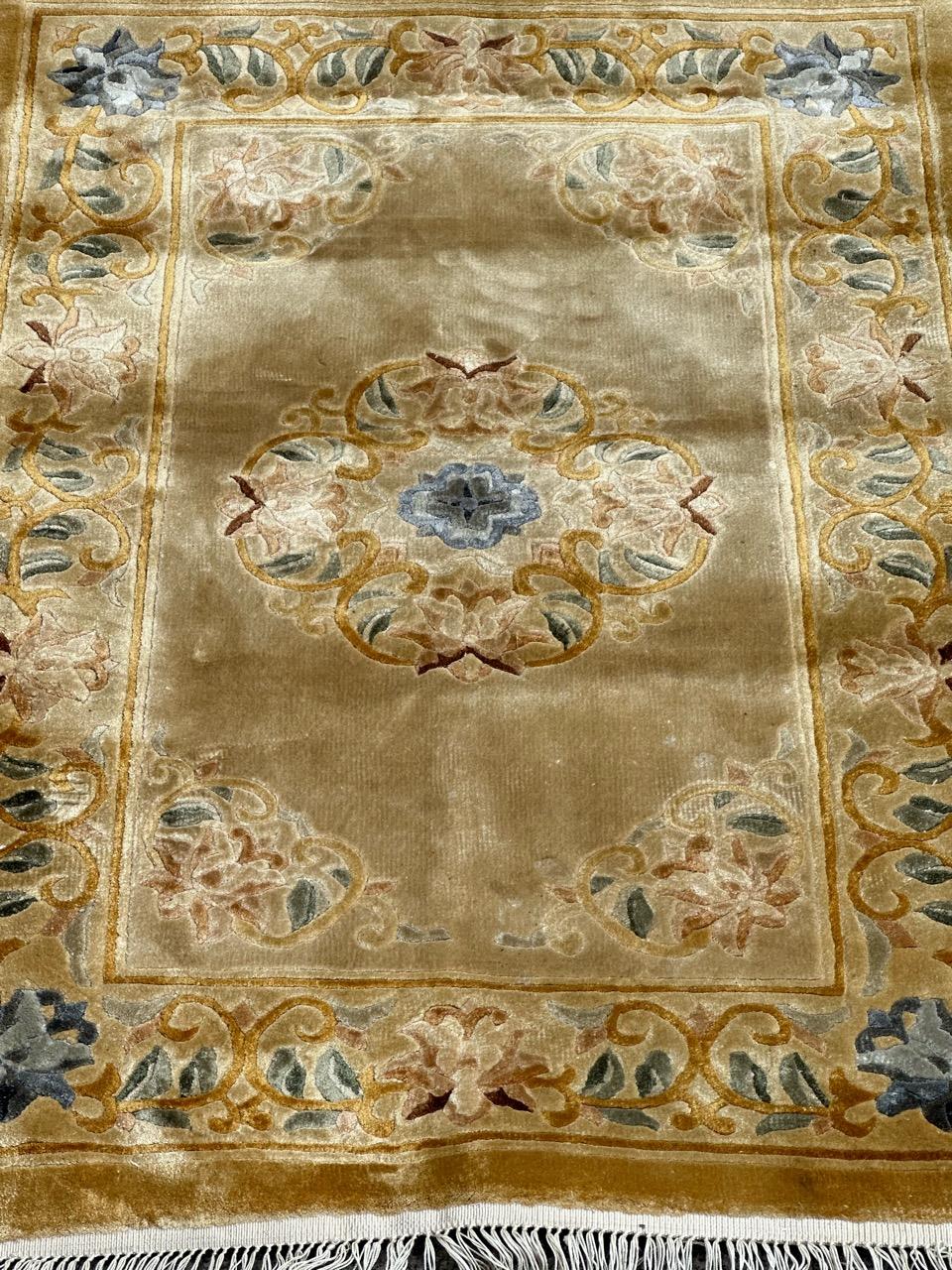 Le joli petit tapis chinois vintage en soie de Bobyrug  en vente 5