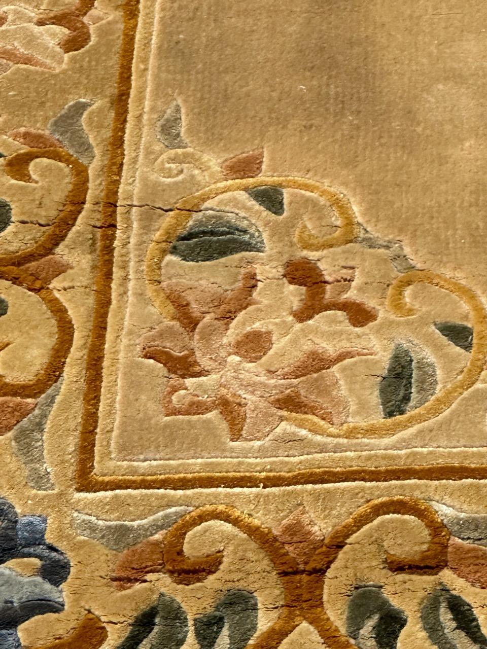 Le joli petit tapis chinois vintage en soie de Bobyrug  en vente 7