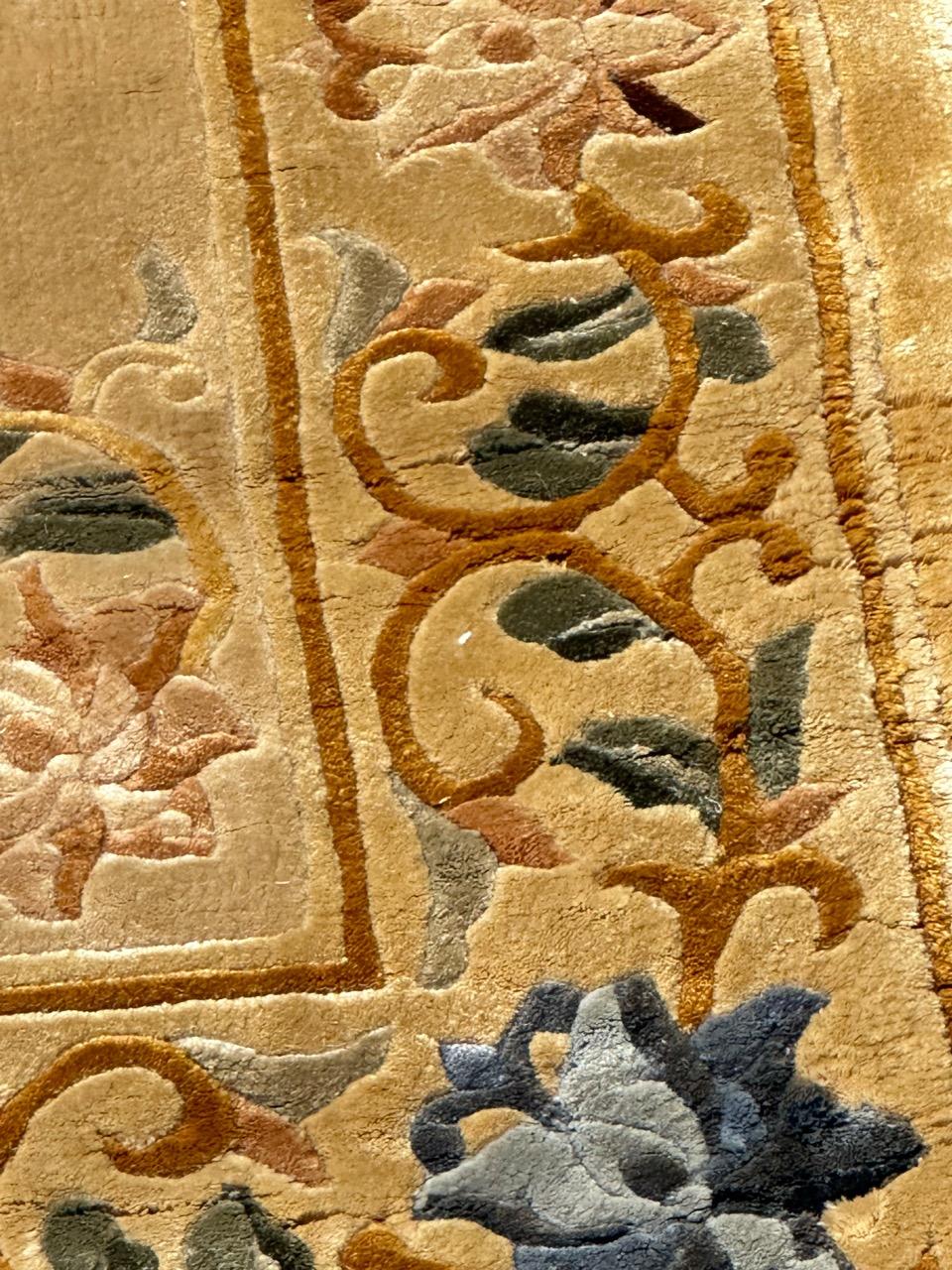 Le joli petit tapis chinois vintage en soie de Bobyrug  en vente 8