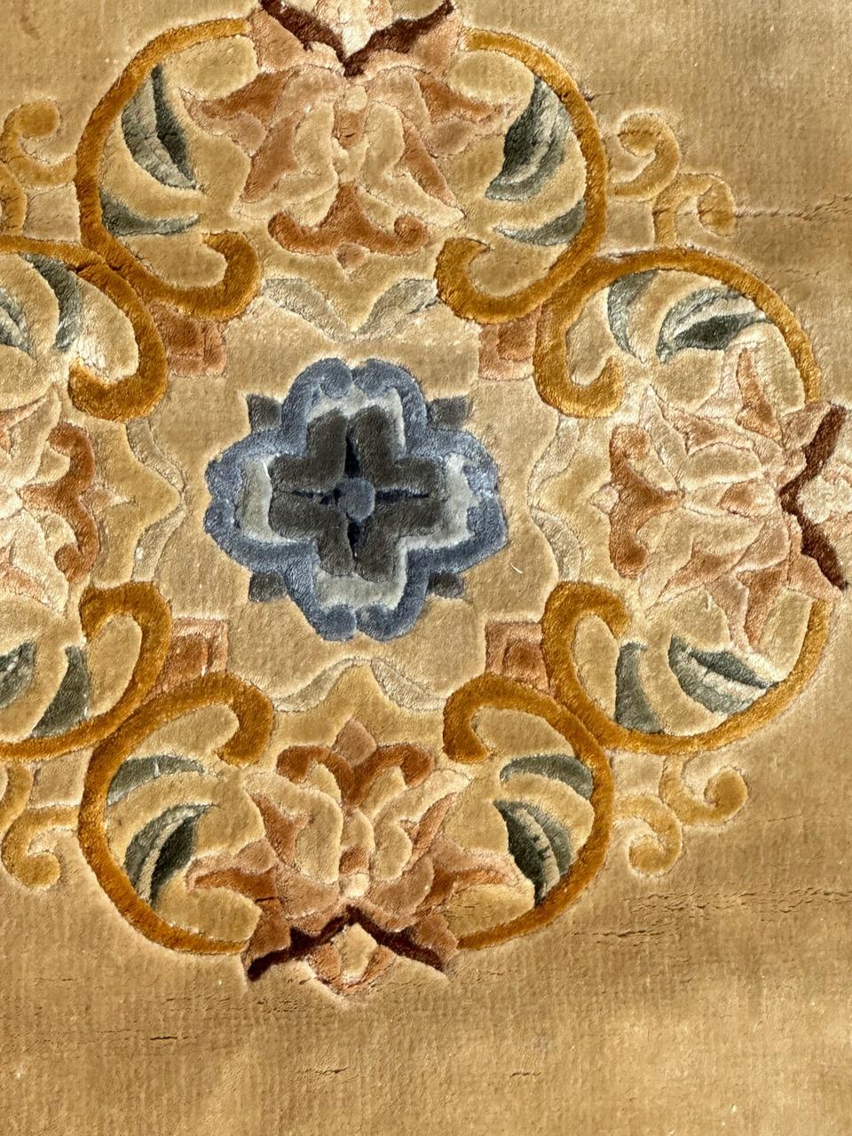 Le joli petit tapis chinois vintage en soie de Bobyrug  Bon état - En vente à Saint Ouen, FR