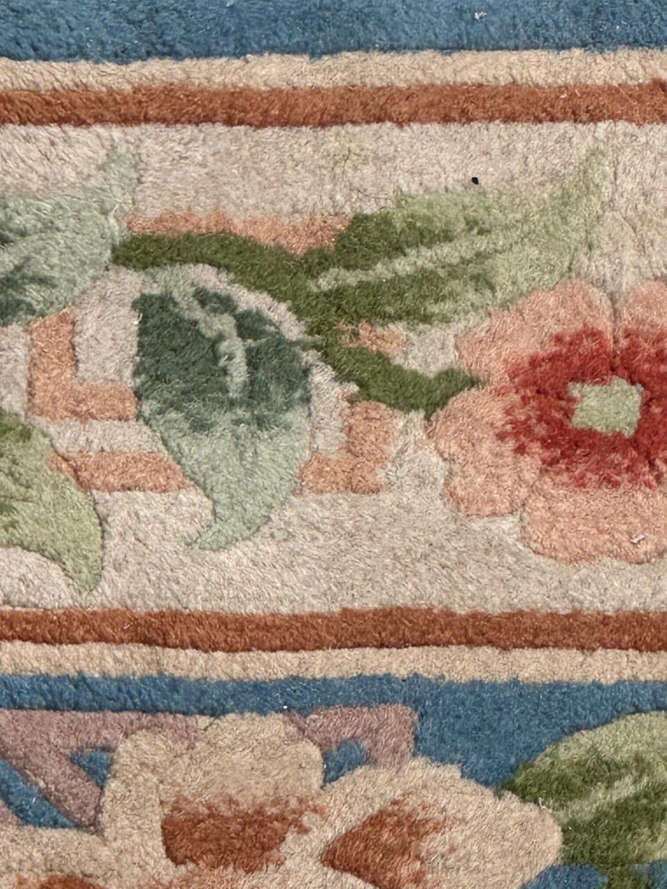 Le joli tapis chinois vintage de Bobyrug  en vente 1