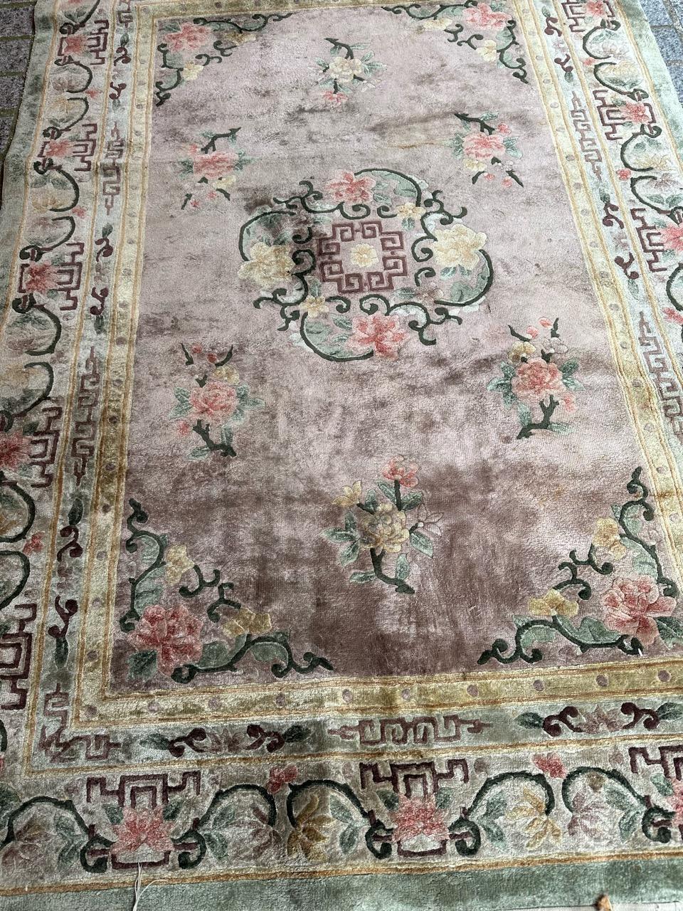 Very beautiful vintage Chinese rug with nice floral design in the style of the French Savonnerie and Aubusson rugs, with beautiful colours in a purple field colour, entirely and finely hand knotted with silk on silk foundation.

✨✨✨
