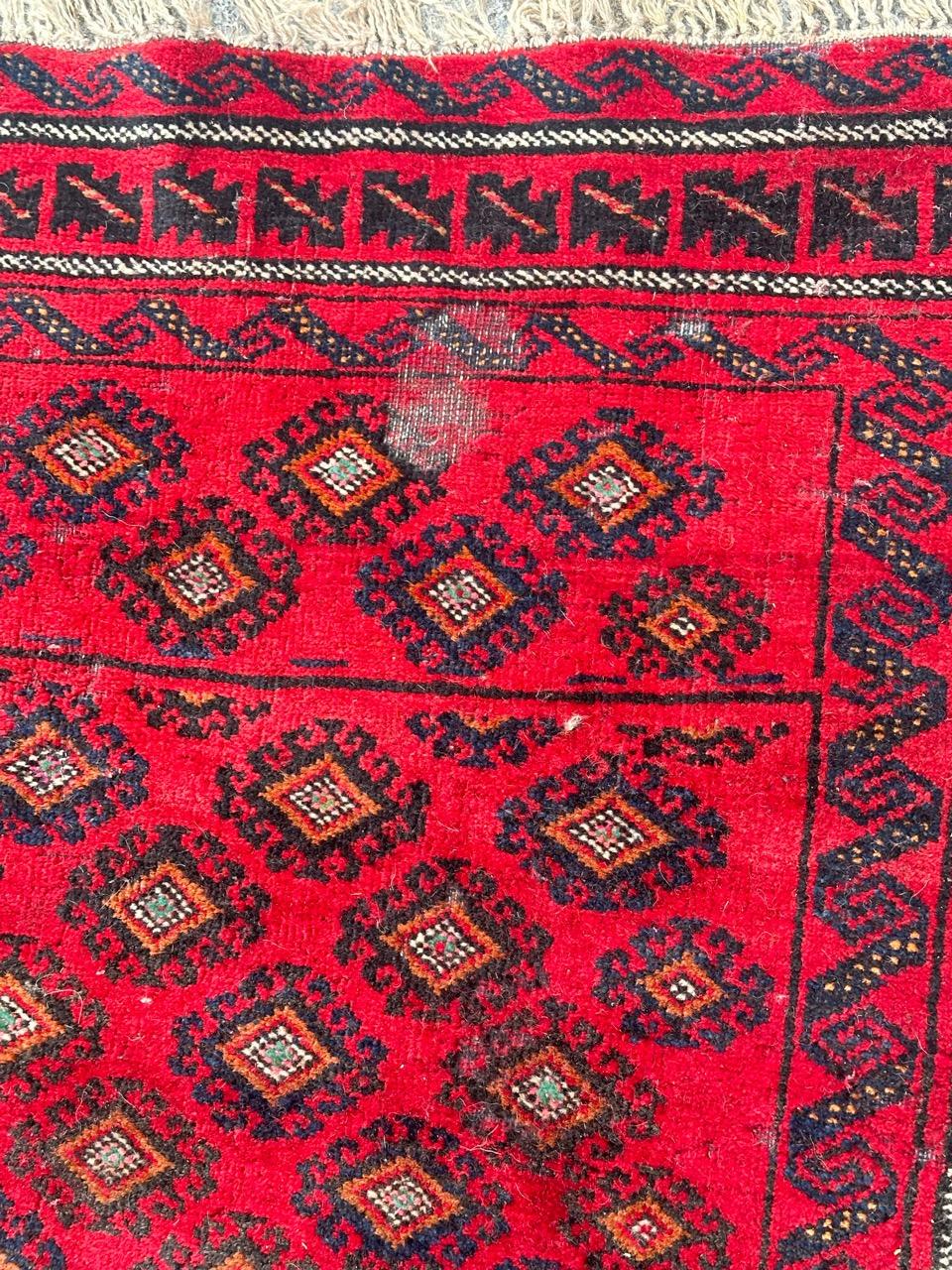 Bobyrug’s Pretty vintage distressed Baluch rug  In Distressed Condition For Sale In Saint Ouen, FR