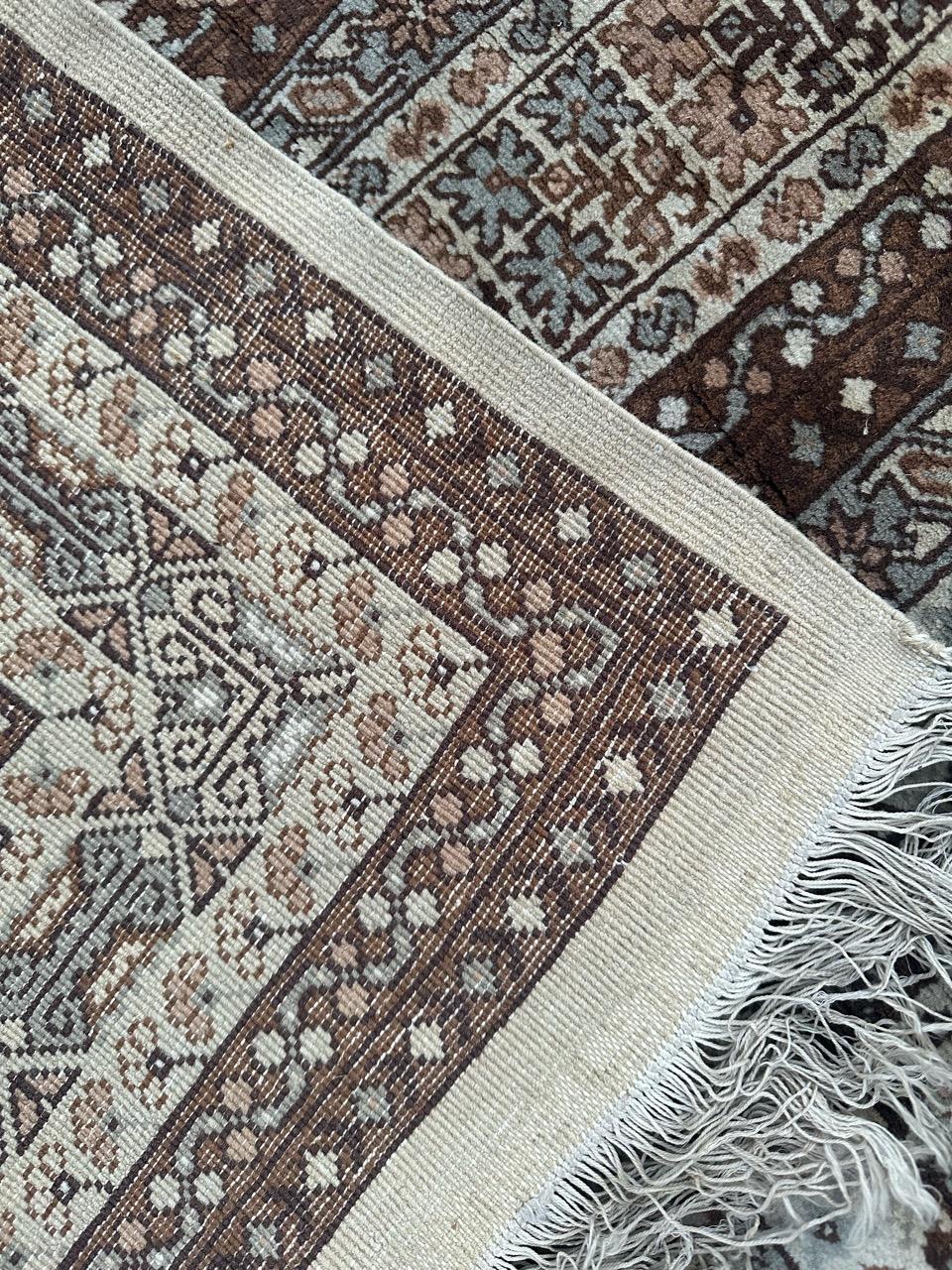 Le joli tapis tunisien vintage de Bobyrug  en vente 12