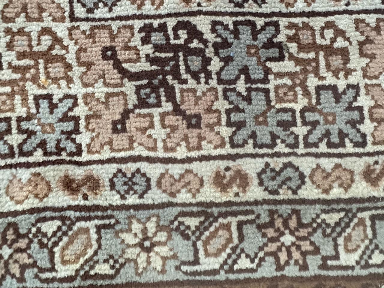 Le joli tapis tunisien vintage de Bobyrug  en vente 1