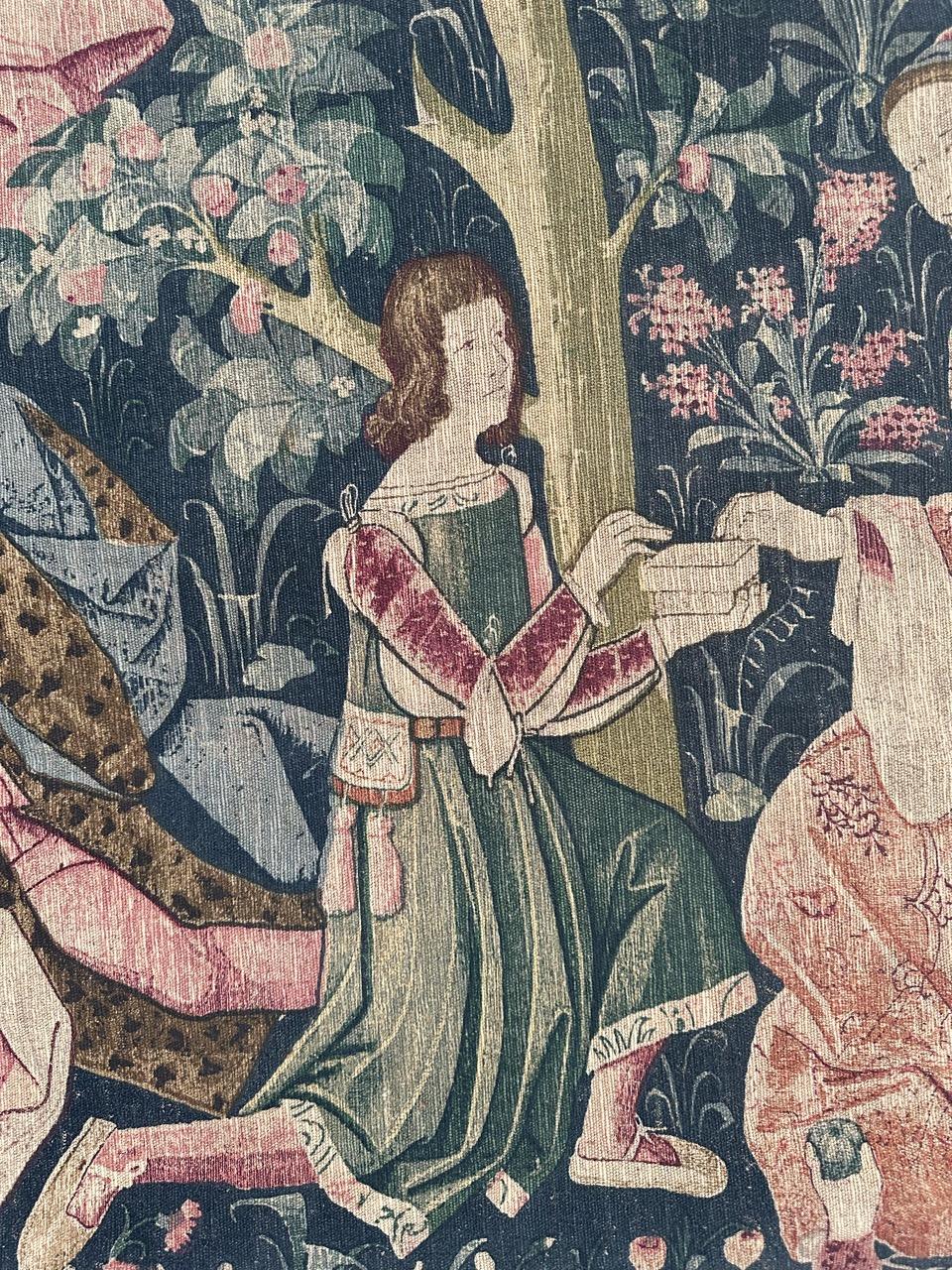 20ième siècle Bobyrug's pretty vintage French medieval design hand printed tapestry en vente