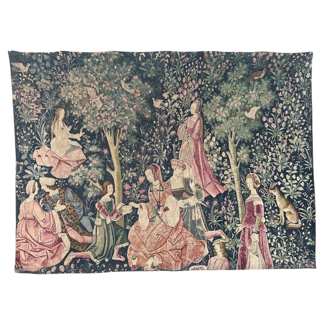 Bobyrug's pretty vintage French medieval design hand printed tapestry en vente