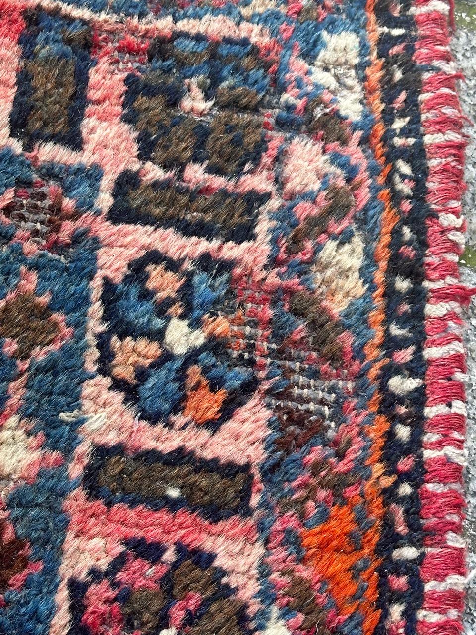 Le joli tapis vintage Hamadan de Bobyrug  en vente 3