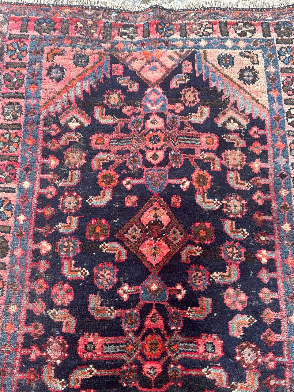 Rustique Le joli tapis vintage Hamadan de Bobyrug  en vente