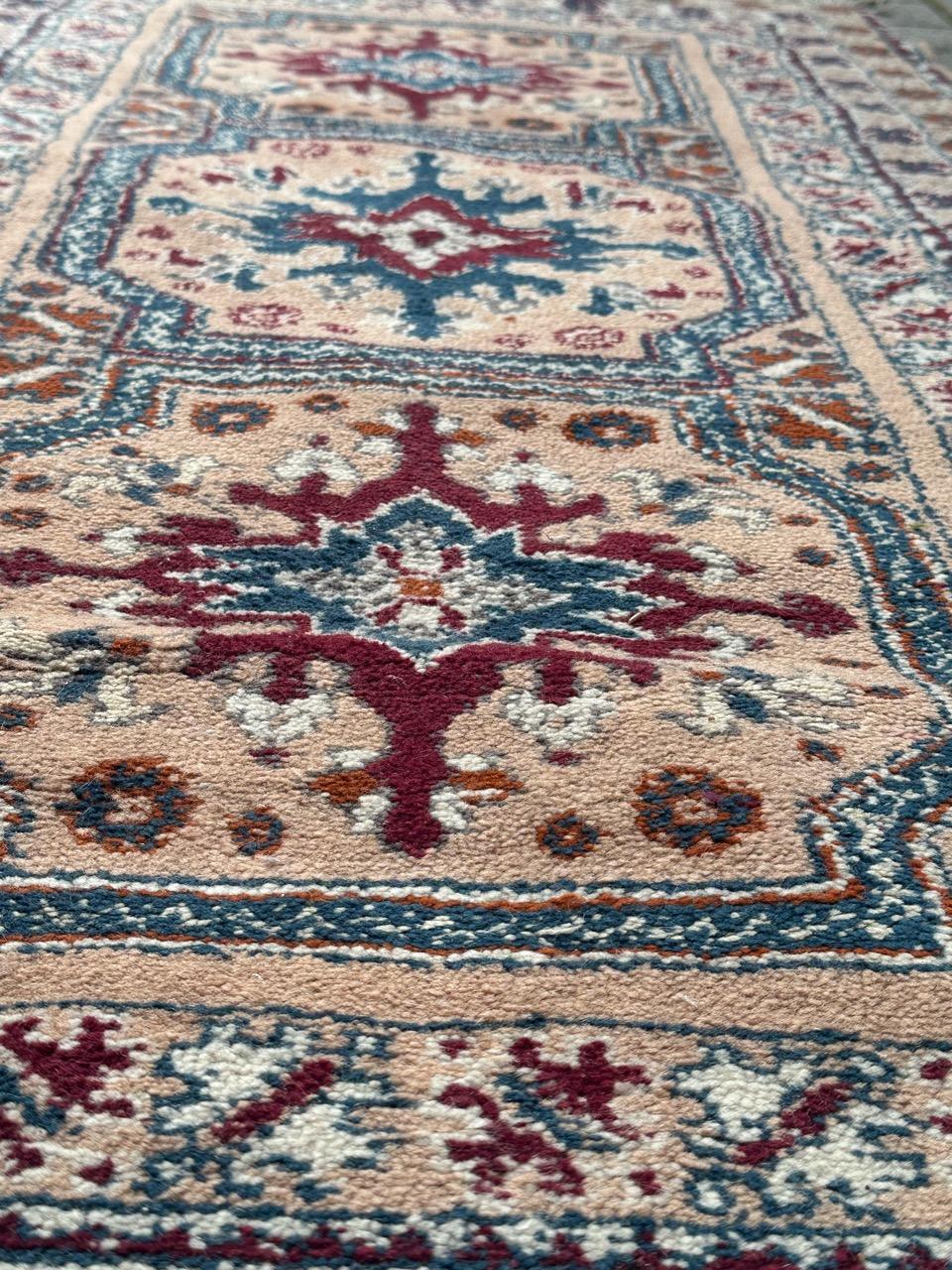 Le joli tapis marocain vintage de Bobyrug  en vente 6
