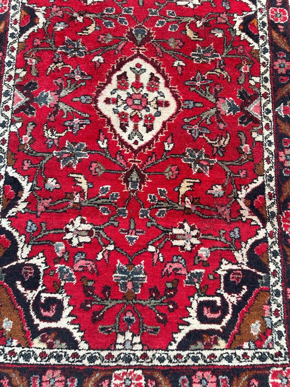 Bobyrug’s pretty vintage moussel rug  In Good Condition For Sale In Saint Ouen, FR