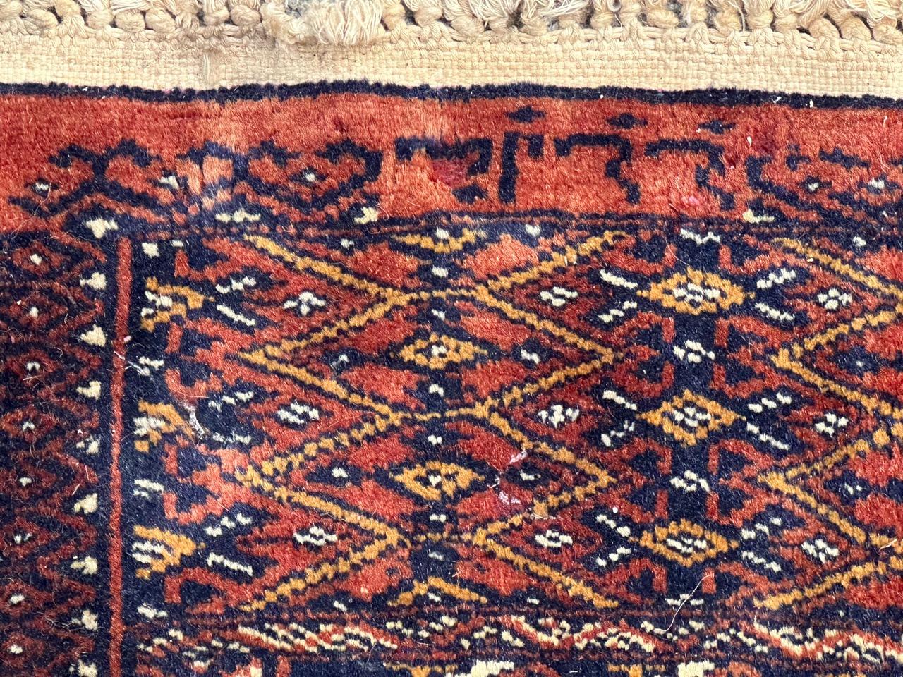 Le joli tapis vintage pakistanais chuval de style turkmène de Bobyrug  en vente 6
