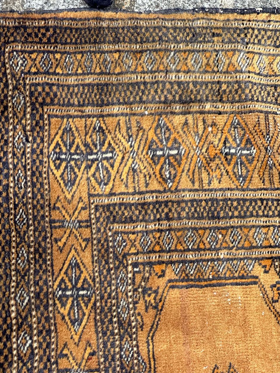 Bobyrugs hübscher alter pakistanischer Tschowal-Teppich im turkmenischen Stil  im Angebot 6