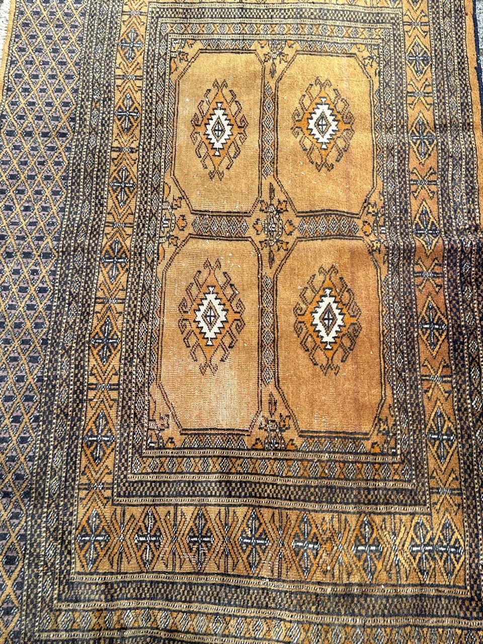 bonita alfombra vintage pakistaní chuval de estilo turcomano en venta 7