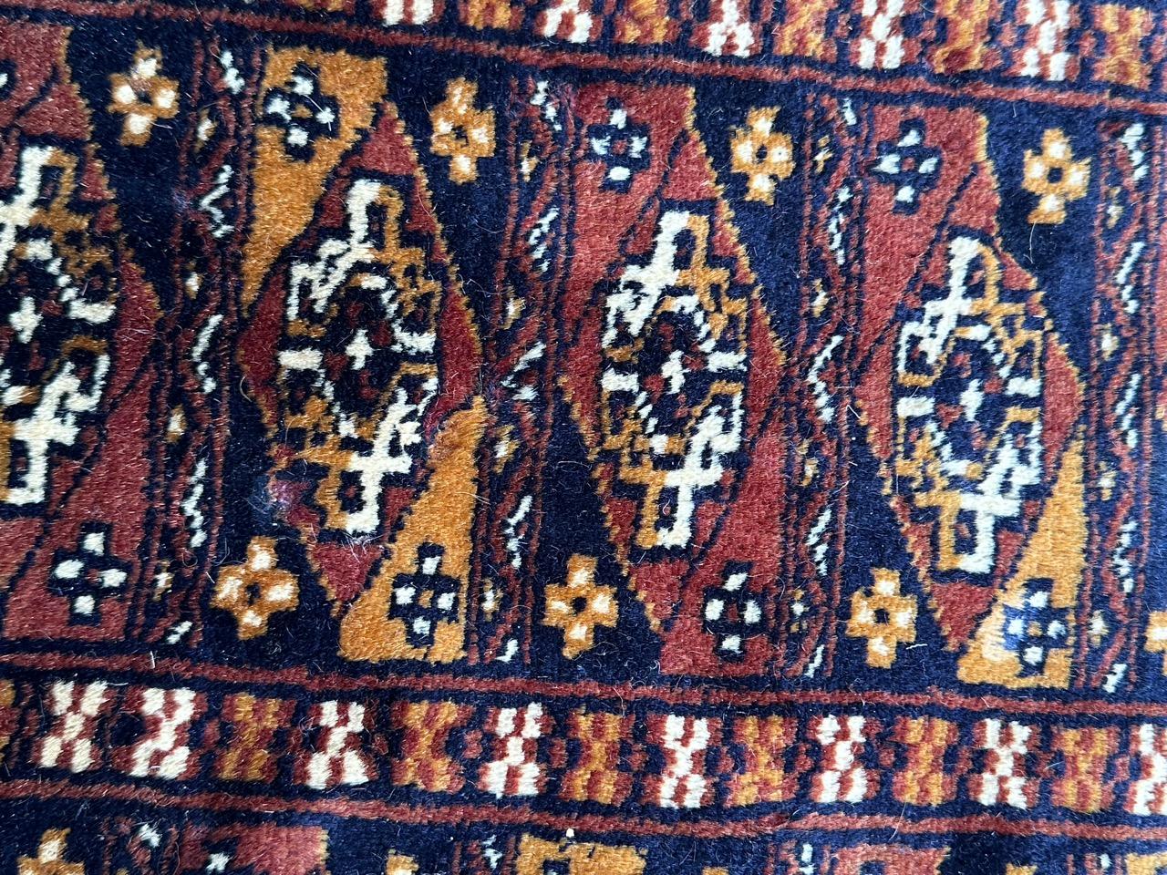 Le joli tapis vintage pakistanais chuval de style turkmène de Bobyrug  en vente 8